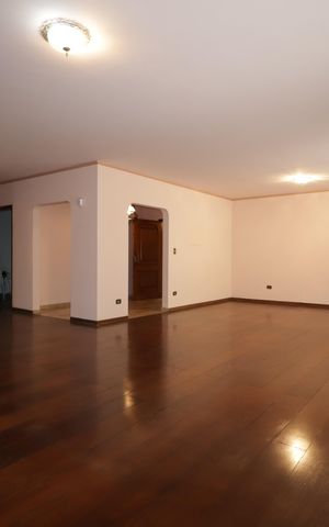 Casa para alugar com 361m², 4 quartos e 4 vagasSala
