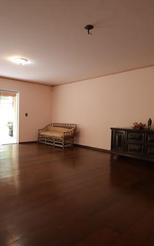 Casa para alugar com 361m², 4 quartos e 4 vagasSala
