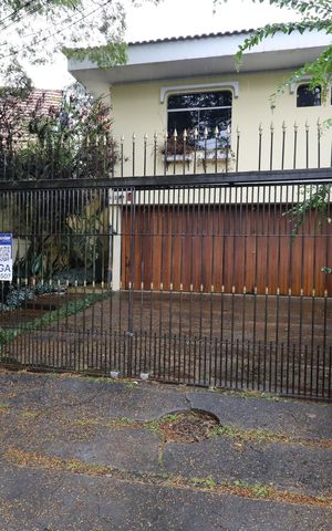 Casa para alugar com 361m², 4 quartos e 4 vagasFachada