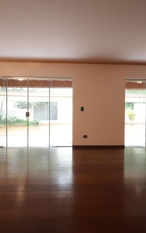 Casa para alugar com 361m², 4 quartos e 4 vagasSala