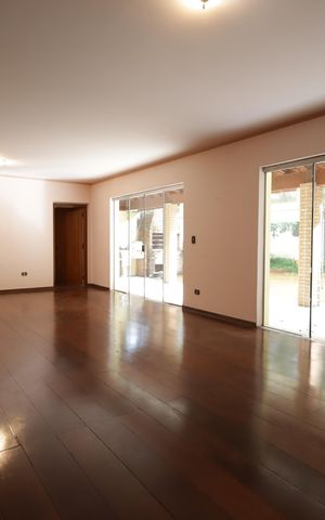 Casa para alugar com 361m², 4 quartos e 4 vagasSala