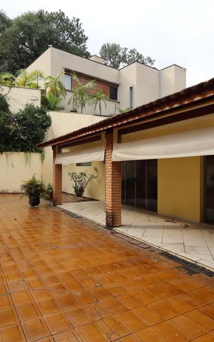 Casa para alugar com 361m², 4 quartos e 4 vagasQuintal