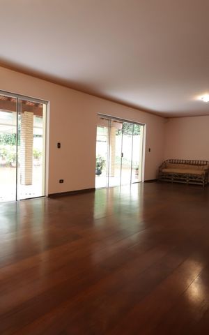 Casa para alugar com 361m², 4 quartos e 4 vagasSala