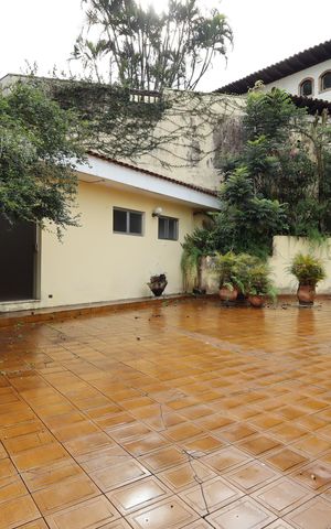 Casa para alugar com 361m², 4 quartos e 4 vagasQuintal