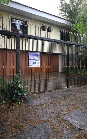 Casa para alugar com 361m², 4 quartos e 4 vagasFachada