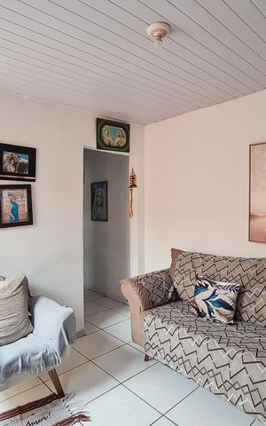 Casa à venda com 150m², 2 quartos e 2 vagas Casa à venda com 150m², 2 quartos e 2 vagasSala