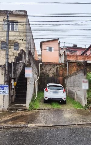 Casa à venda com 150m², 2 quartos e 2 vagas Casa à venda com 150m², 2 quartos e 2 vagasfachada