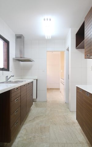 Apartamento à venda com 263m², 3 quartos e 3 vagasCozinha - Armários