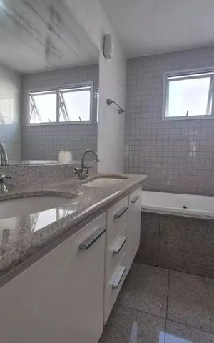 Apartamento para alugar com 150m², 4 quartos e 3 vagas Apartamento para alugar com 150m², 4 quartos e 3 vagasBanheiro