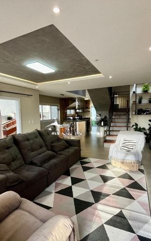 Casa de condomínio para alugar com 211m², 4 quartos e 4 vagas Casa de condomínio para alugar com 211m², 4 quartos e 4 vagasSala