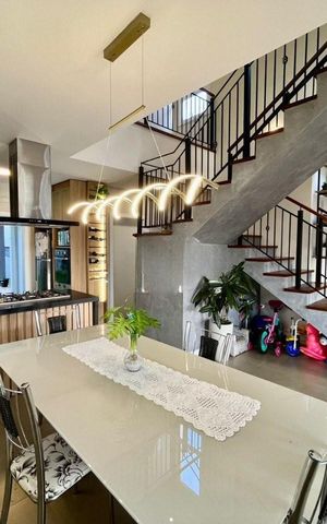 Casa de condomínio para alugar com 211m², 4 quartos e 4 vagas Casa de condomínio para alugar com 211m², 4 quartos e 4 vagasSala