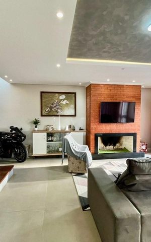 Casa de condomínio para alugar com 211m², 4 quartos e 4 vagas Casa de condomínio para alugar com 211m², 4 quartos e 4 vagasSala