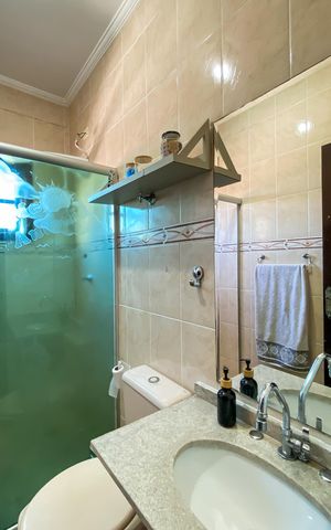 Casa à venda com 180m², 4 quartos e 2 vagas Casa à venda com 180m², 4 quartos e 2 vagasBanheiro