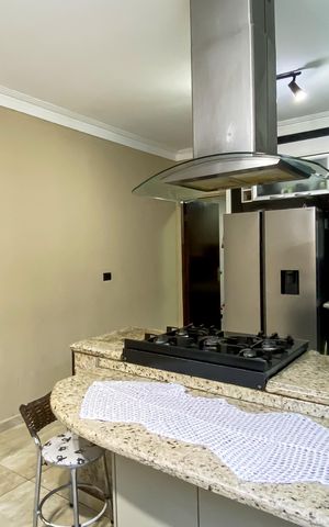 Casa à venda com 180m², 4 quartos e 2 vagas Casa à venda com 180m², 4 quartos e 2 vagasCozinha