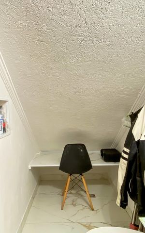 Casa à venda com 180m², 4 quartos e 2 vagas Casa à venda com 180m², 4 quartos e 2 vagasBanheiro