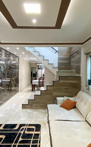 Casa à venda com 180m², 4 quartos e 2 vagas Casa à venda com 180m², 4 quartos e 2 vagasSala