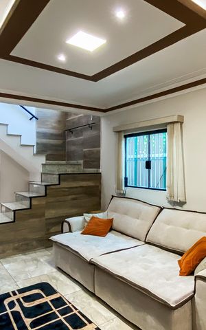 Casa à venda com 180m², 4 quartos e 2 vagas Casa à venda com 180m², 4 quartos e 2 vagasSala