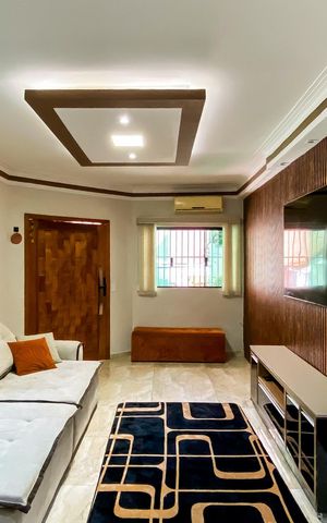 Casa à venda com 180m², 4 quartos e 2 vagas Casa à venda com 180m², 4 quartos e 2 vagasSala