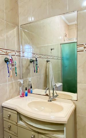 Casa à venda com 180m², 4 quartos e 2 vagas Casa à venda com 180m², 4 quartos e 2 vagasBanheiro da Suíte