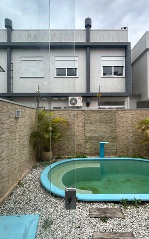 Casa à venda com 118m², 3 quartos e 2 vagas Casa à venda com 118m², 3 quartos e 2 vagasÁrea externa