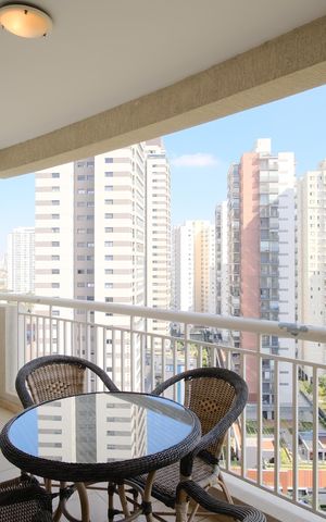 Apartamento à venda com 93m², 4 quartos e 2 vagasVaranda