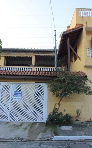 Casa à venda com 144m², 5 quartos e 3 vagasFachada