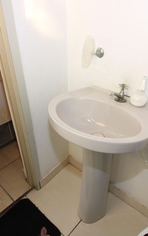Casa à venda com 144m², 5 quartos e 3 vagasBanheiro da área casa 2