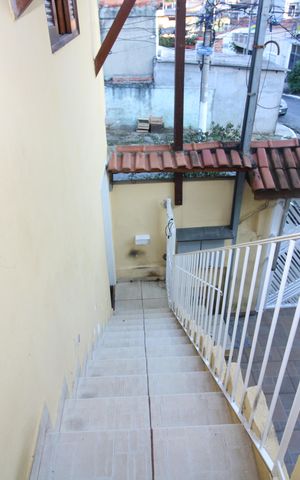 Casa à venda com 144m², 5 quartos e 3 vagasescada de acesso a casa 2
