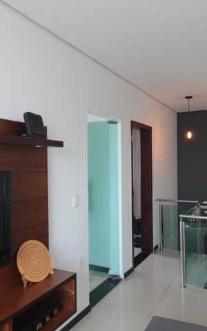 Casa à venda com 216m², 4 quartos e 4 vagasSala de TV