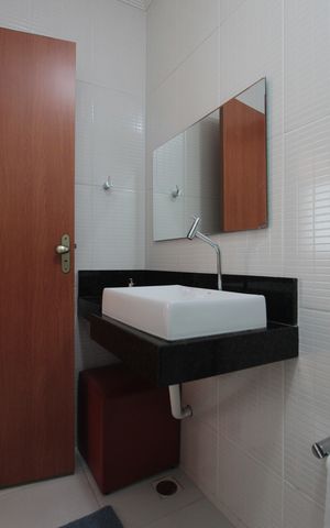 Casa à venda com 216m², 4 quartos e 4 vagasBanheiro Social 1