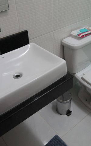 Casa à venda com 216m², 4 quartos e 4 vagasBanheiro Social 1