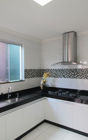 Casa à venda com 216m², 4 quartos e 4 vagasCozinha