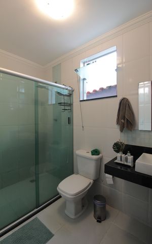 Casa à venda com 216m², 4 quartos e 4 vagasBanheiro da Suite 1