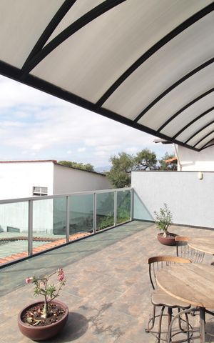 Casa à venda com 216m², 4 quartos e 4 vagasVaranda