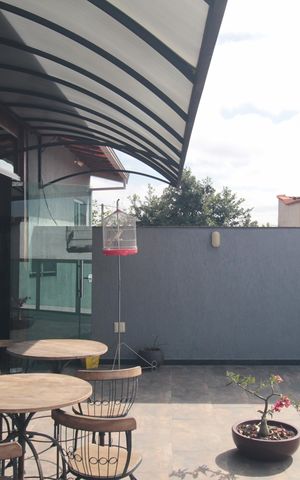Casa à venda com 216m², 4 quartos e 4 vagasVaranda