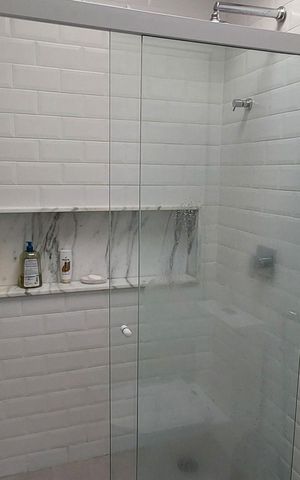 Casa à venda com 450m², 4 quartos e 2 vagas Casa à venda com 450m², 4 quartos e 2 vagasBanheiro