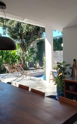 Casa à venda com 450m², 4 quartos e 2 vagas Casa à venda com 450m², 4 quartos e 2 vagasSala