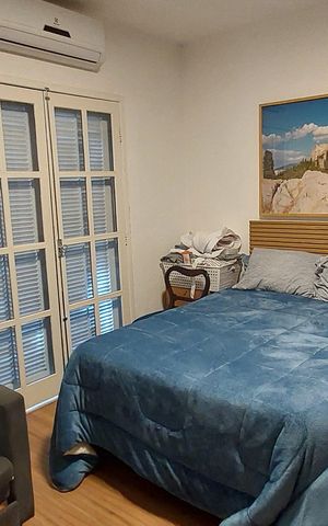 Casa à venda com 450m², 4 quartos e 2 vagas Casa à venda com 450m², 4 quartos e 2 vagasQuarto