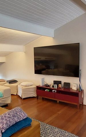 Casa à venda com 450m², 4 quartos e 2 vagas Casa à venda com 450m², 4 quartos e 2 vagasSala