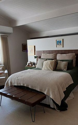 Casa à venda com 450m², 4 quartos e 2 vagas Casa à venda com 450m², 4 quartos e 2 vagasQuarto