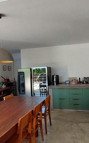 Casa à venda com 450m², 4 quartos e 2 vagas Casa à venda com 450m², 4 quartos e 2 vagasCozinha