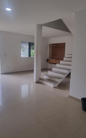 Casa de condomínio à venda com 300m², 4 quartos e 5 vagas Casa de condomínio à venda com 300m², 4 quartos e 5 vagasSala