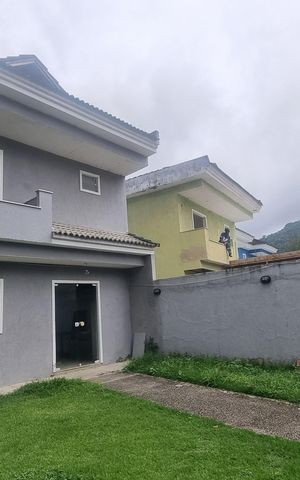 Casa de condomínio à venda com 300m², 4 quartos e 5 vagas Casa de condomínio à venda com 300m², 4 quartos e 5 vagasÁrea externa