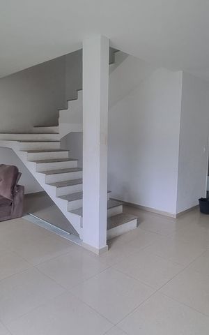 Casa de condomínio à venda com 300m², 4 quartos e 5 vagas Casa de condomínio à venda com 300m², 4 quartos e 5 vagasSala