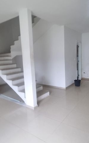 Casa de condomínio à venda com 300m², 4 quartos e 5 vagas Casa de condomínio à venda com 300m², 4 quartos e 5 vagasSala