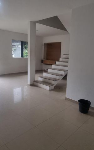 Casa de condomínio à venda com 300m², 4 quartos e 5 vagas Casa de condomínio à venda com 300m², 4 quartos e 5 vagasSala