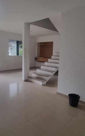 Casa de condomínio à venda com 300m², 4 quartos e 5 vagas Casa de condomínio à venda com 300m², 4 quartos e 5 vagasSala