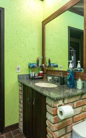 Casa à venda com 200m², 2 quartos e 2 vagasBanheiro Social