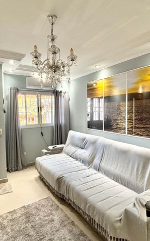 Casa à venda com 180m², 4 quartos e 4 vagas Casa à venda com 180m², 4 quartos e 4 vagasSala