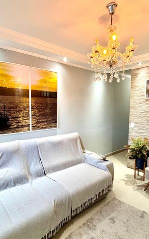 Casa à venda com 180m², 4 quartos e 4 vagas Casa à venda com 180m², 4 quartos e 4 vagasSala